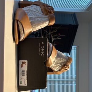 Vionic Brown Open-Toe Buckle Sandals